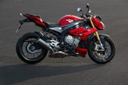 BMW S1000R in rot auf St [.]