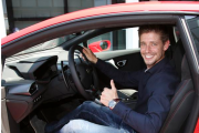 Casey Stoner Daumen hoch im Lamborghini