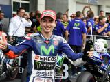 Jorge Lorenzo freut sich [.]