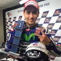 Jorge Lorenzo zeigt Poka [.]