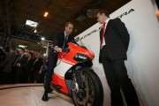 Prinz William auf Ducati Superleggera