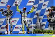 Rossi jubelt auf Podium  [.]