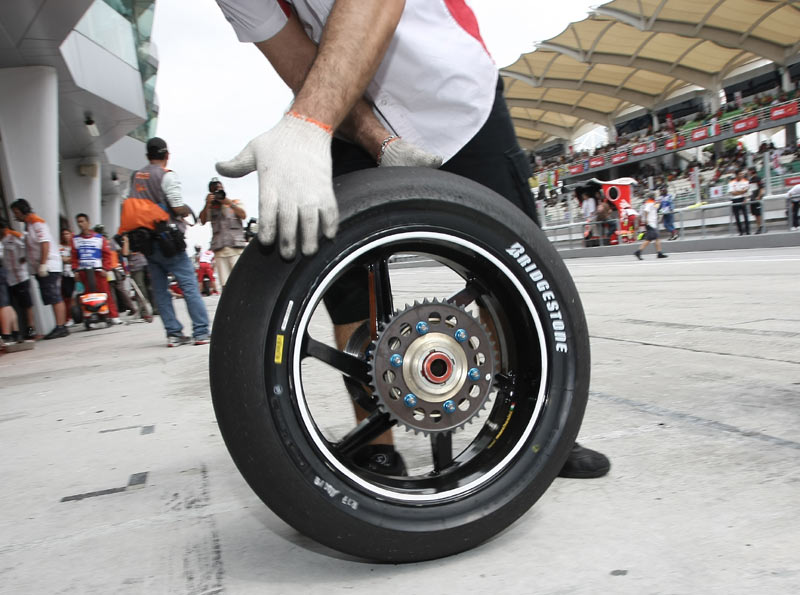 Bridgestone MotoGP Reifenwechsel