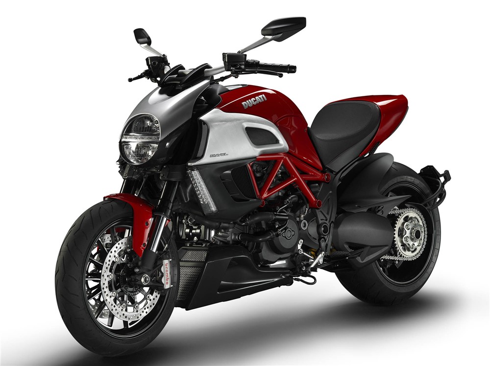 2011_ducati_diavel_36.jpg