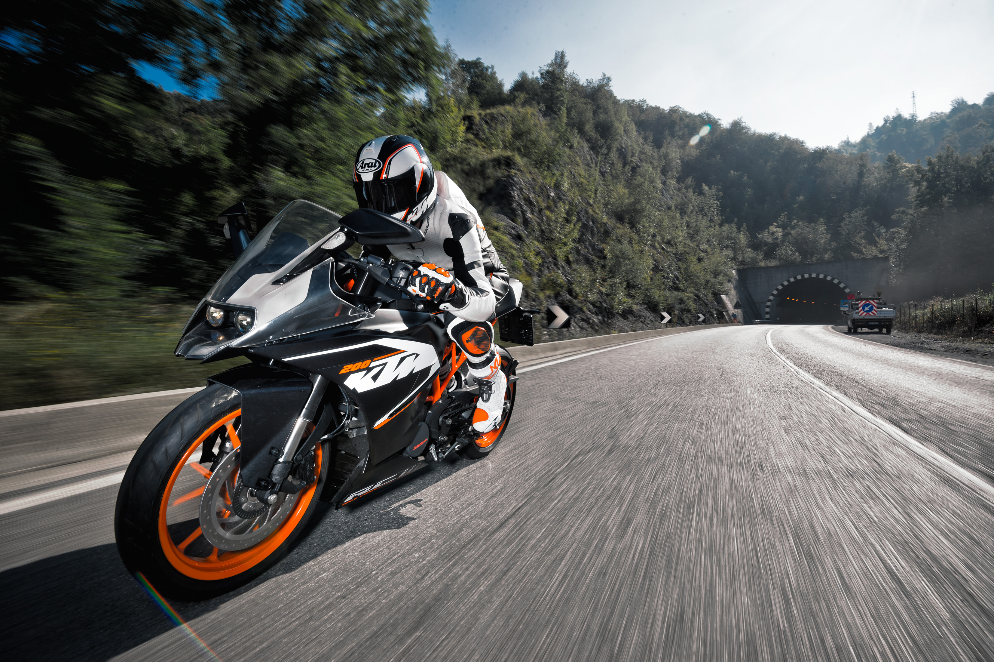 2014_ktm_rc200_01.jpg