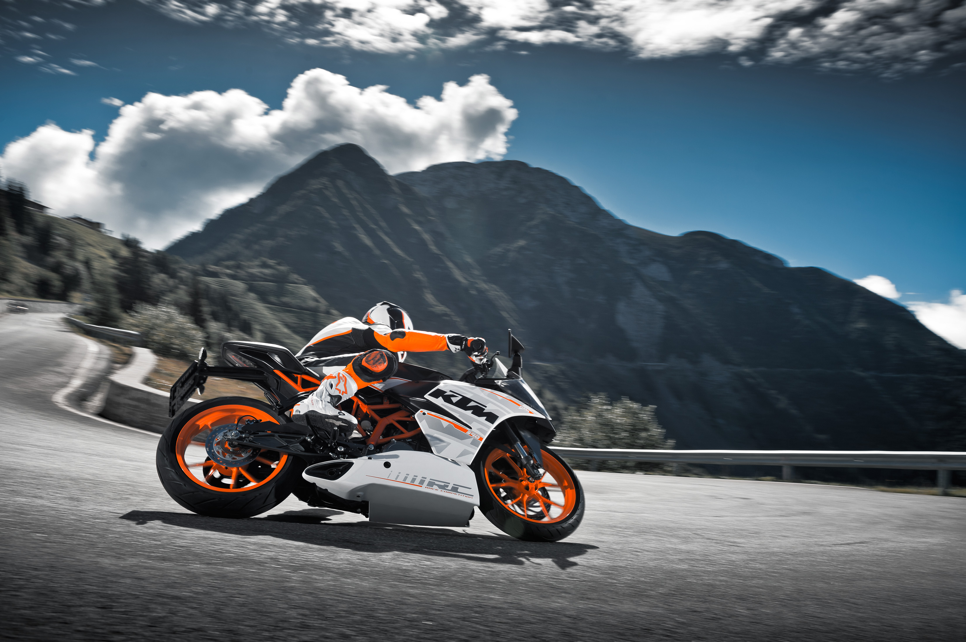 2014_ktm_rc390_01.jpg