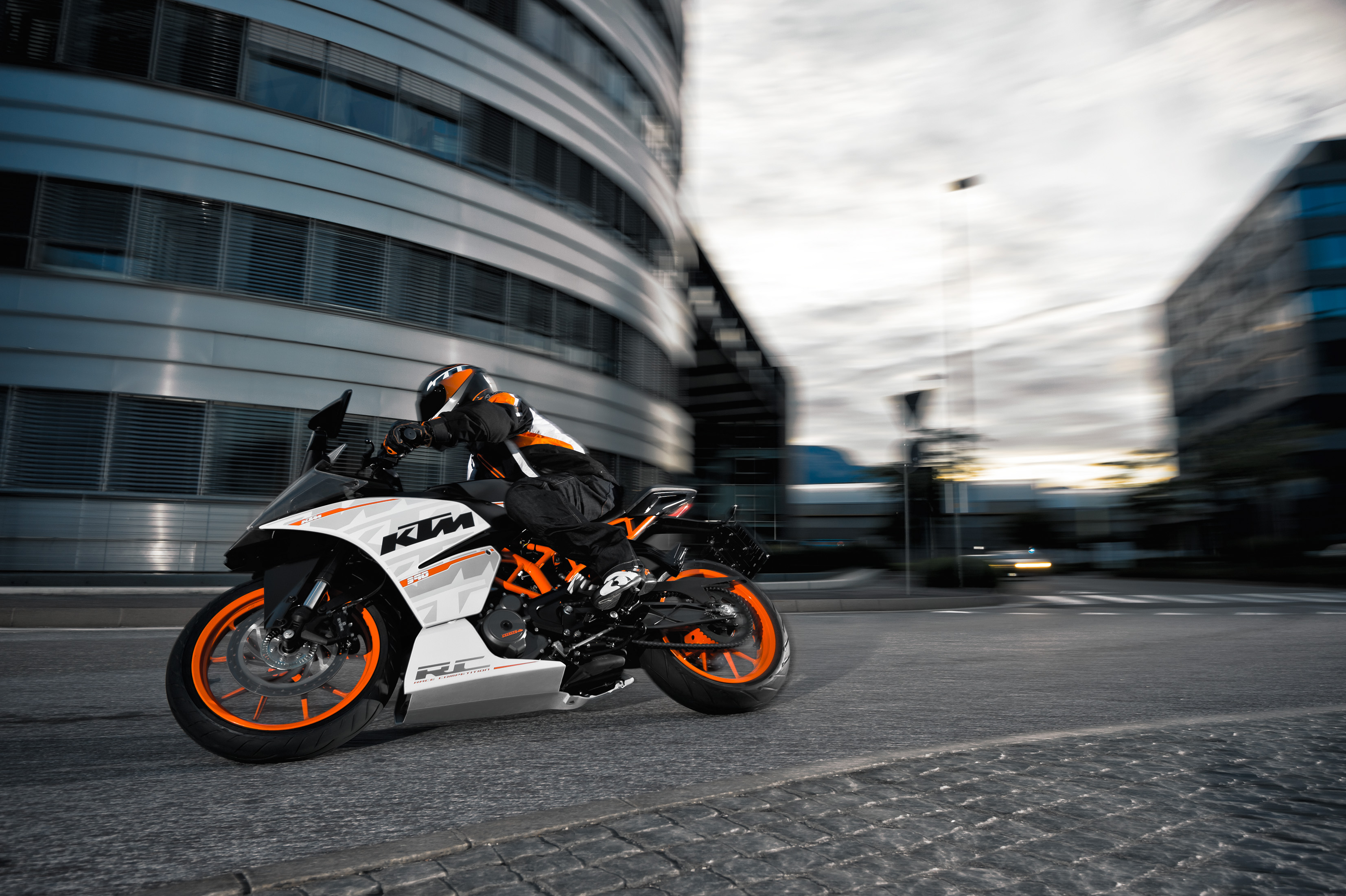 2014_ktm_rc390_01.jpg