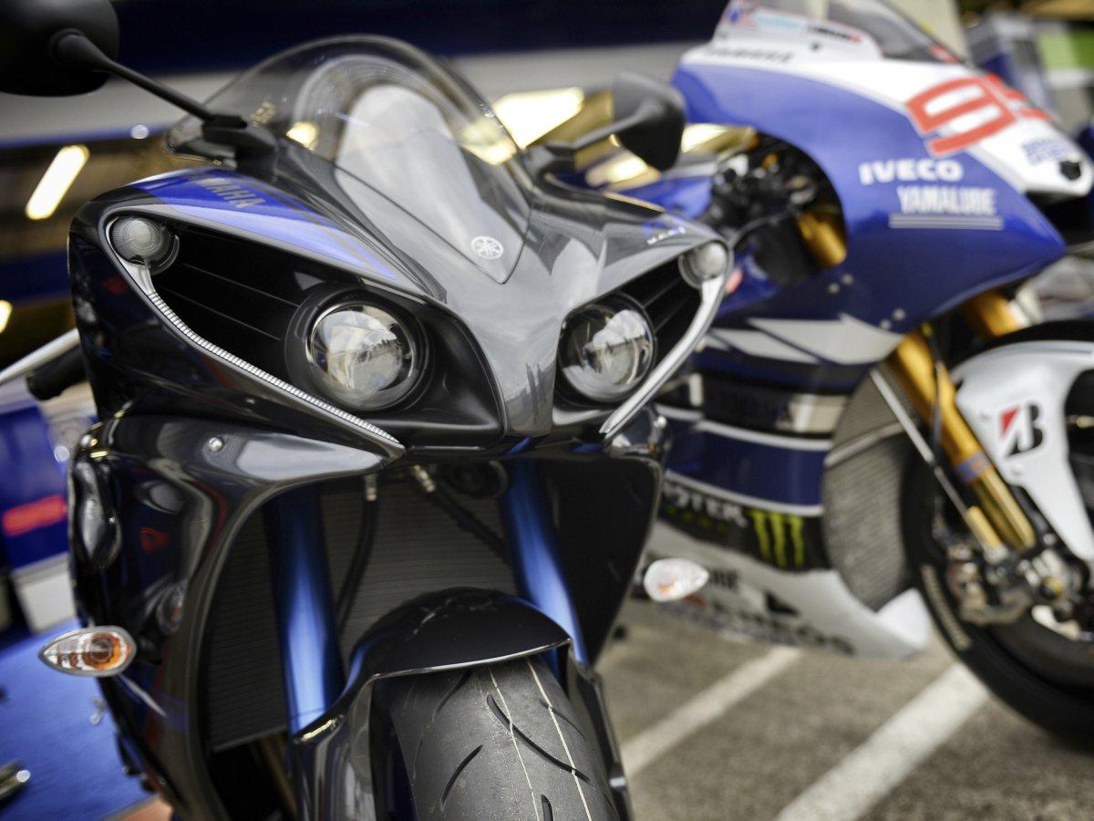 2014 Yamaha YZF-R1 Race Blu