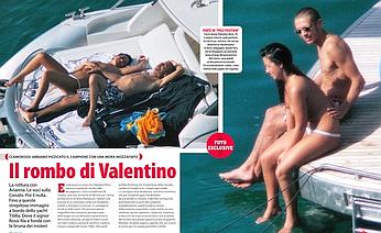 Valentino Rossi auf Boot mit nackter Frau