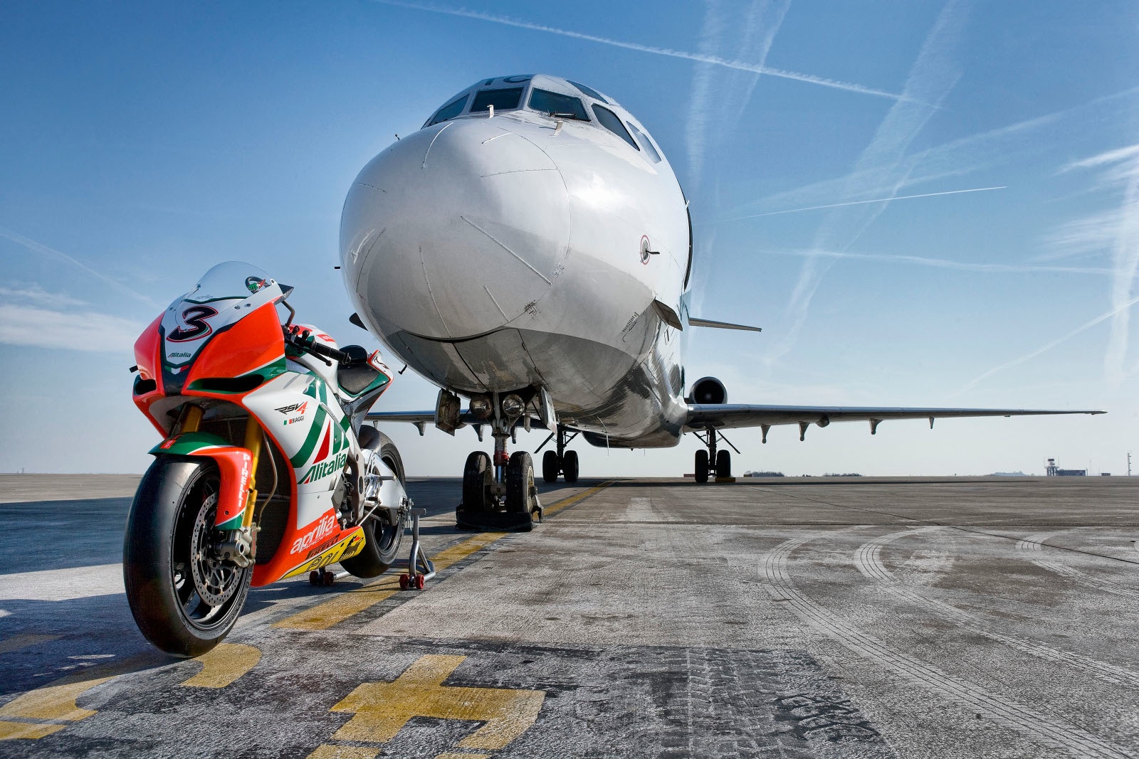 Alitalia Airline sponsert das Aprilia Werksteam in der WSBK