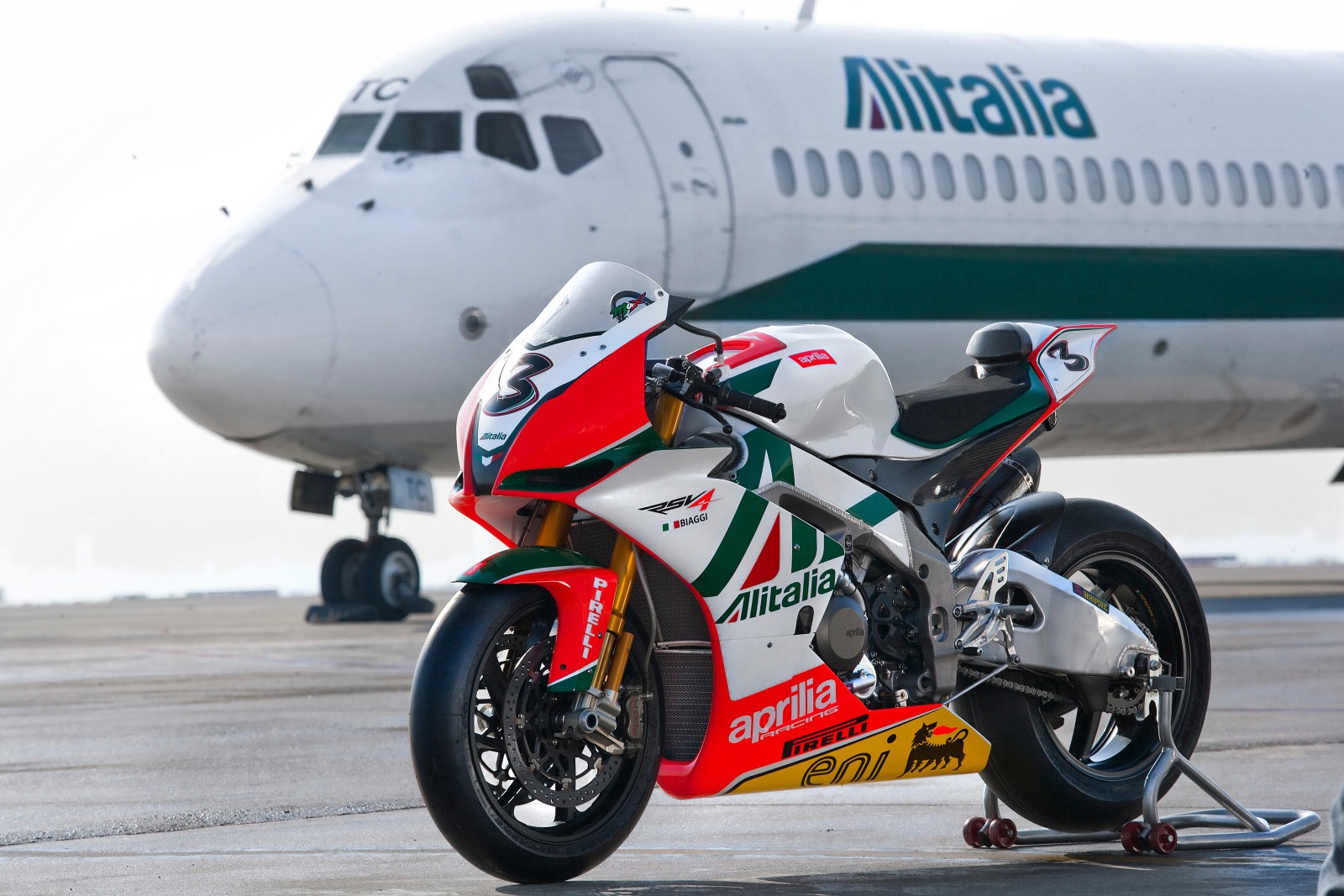 Alitalia Airline sponsert das Aprilia Werksteam in der WSBK