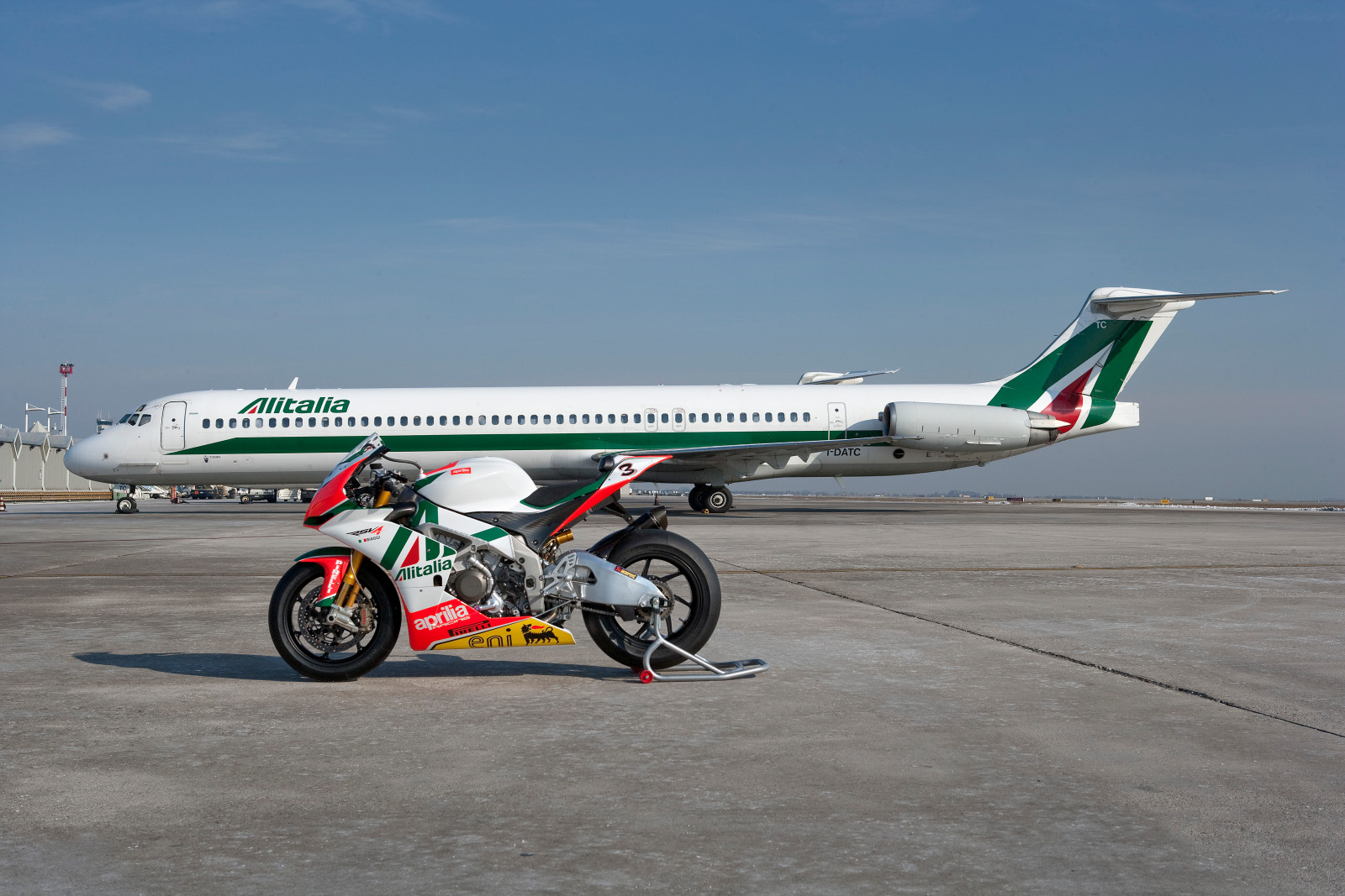 Alitalia Airline sponsert das Aprilia Werksteam in der WSBK