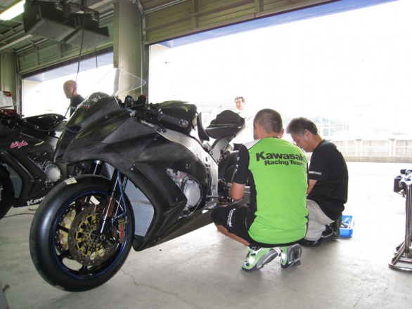 Kawasaki ZX-10R 2011 Racer