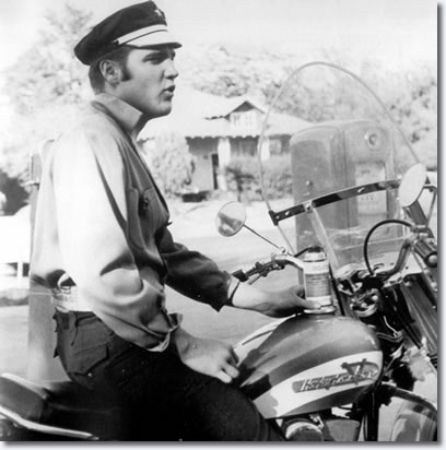 Elvis Presley auf Harley-Davidson