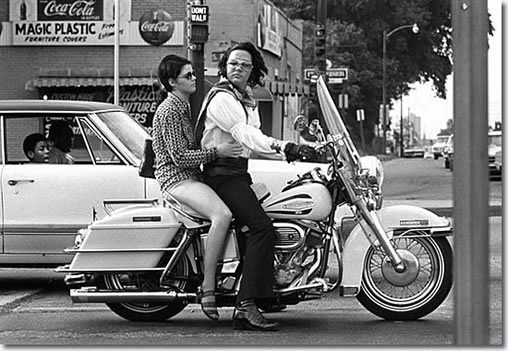 Elvis Presley auf Harley-Davidson