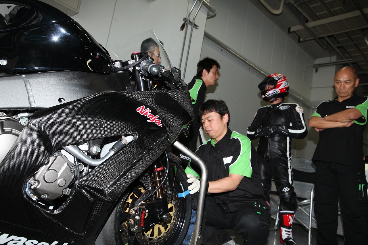 2011 Kawasaki ZX-10R Ninja mit Yanagawa