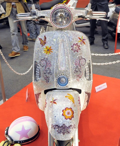 Kymco Scooter Mitch mit Swarovski Steinen