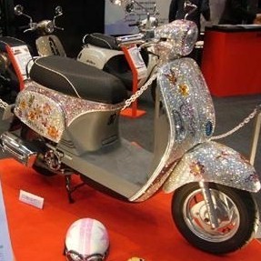 Kymco Scooter Mitch mit Swarovski Steinen