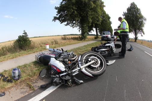 Motorrad Crash mit Mofa