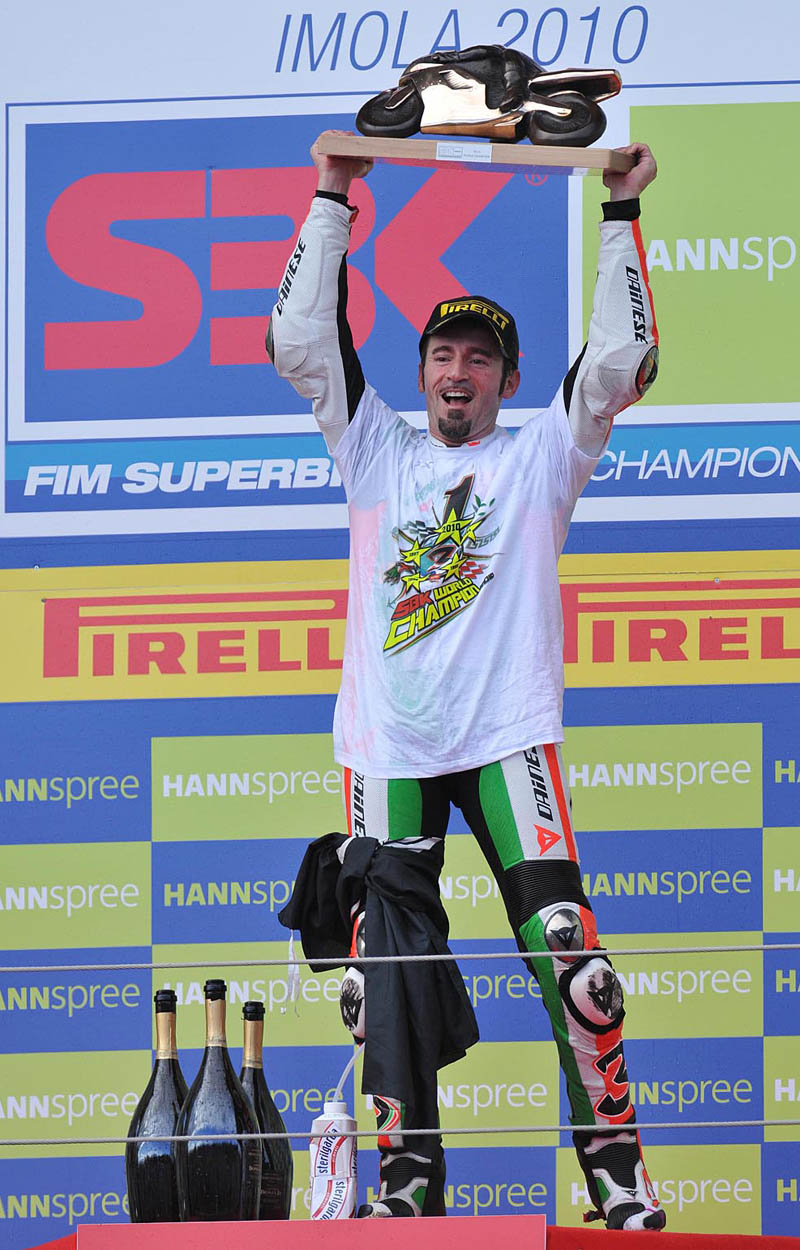 2010 Max Biaggi SBK Weltmeistershirt - Vorderseite