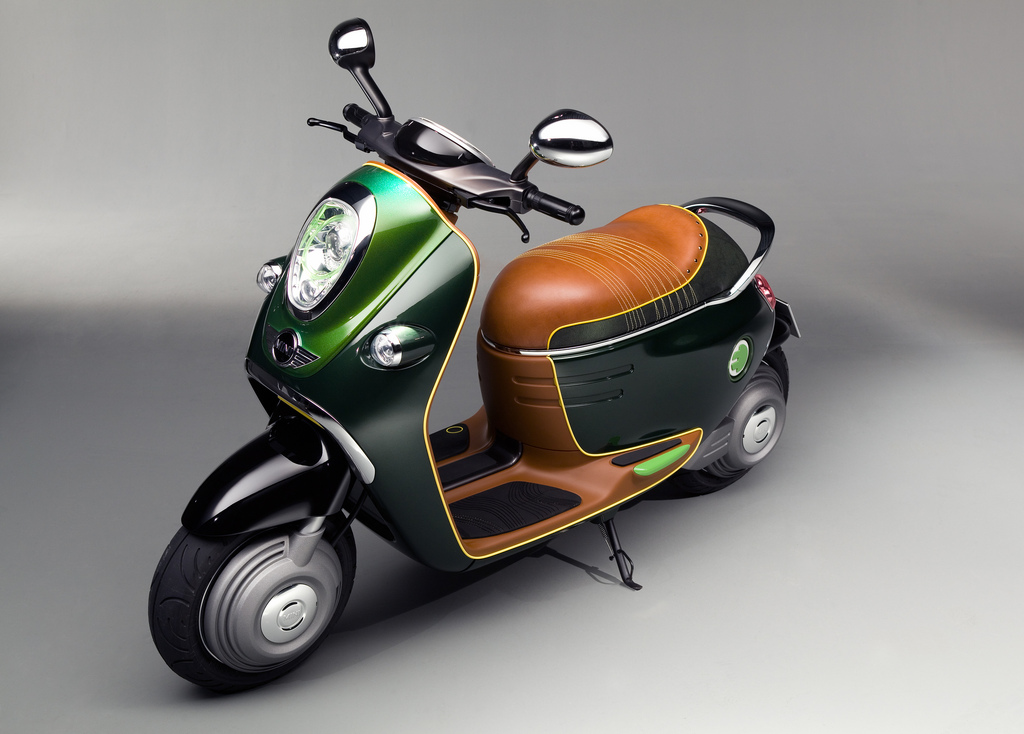 Mini Scooter Konzept mit Smartphone