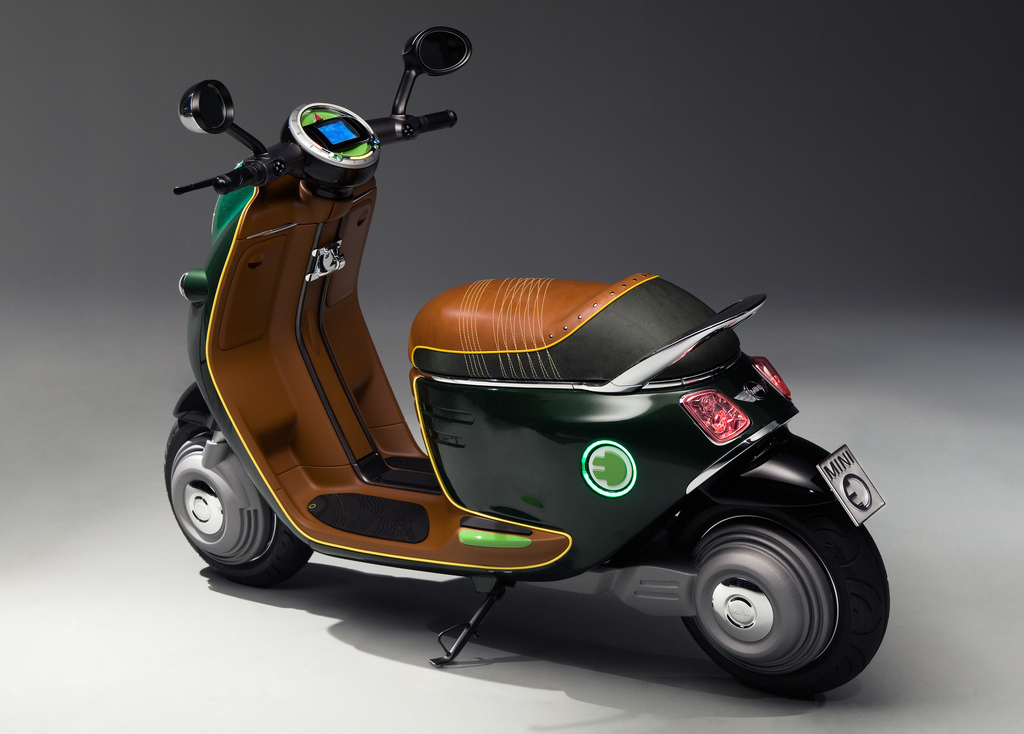 Mini Scooter Konzept mit Smartphone