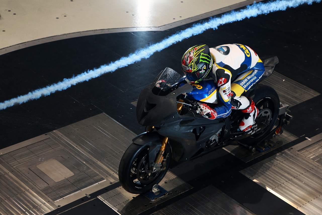 2013 Chaz Davies optimier BMW S1000RR im Windkanal bei BMW