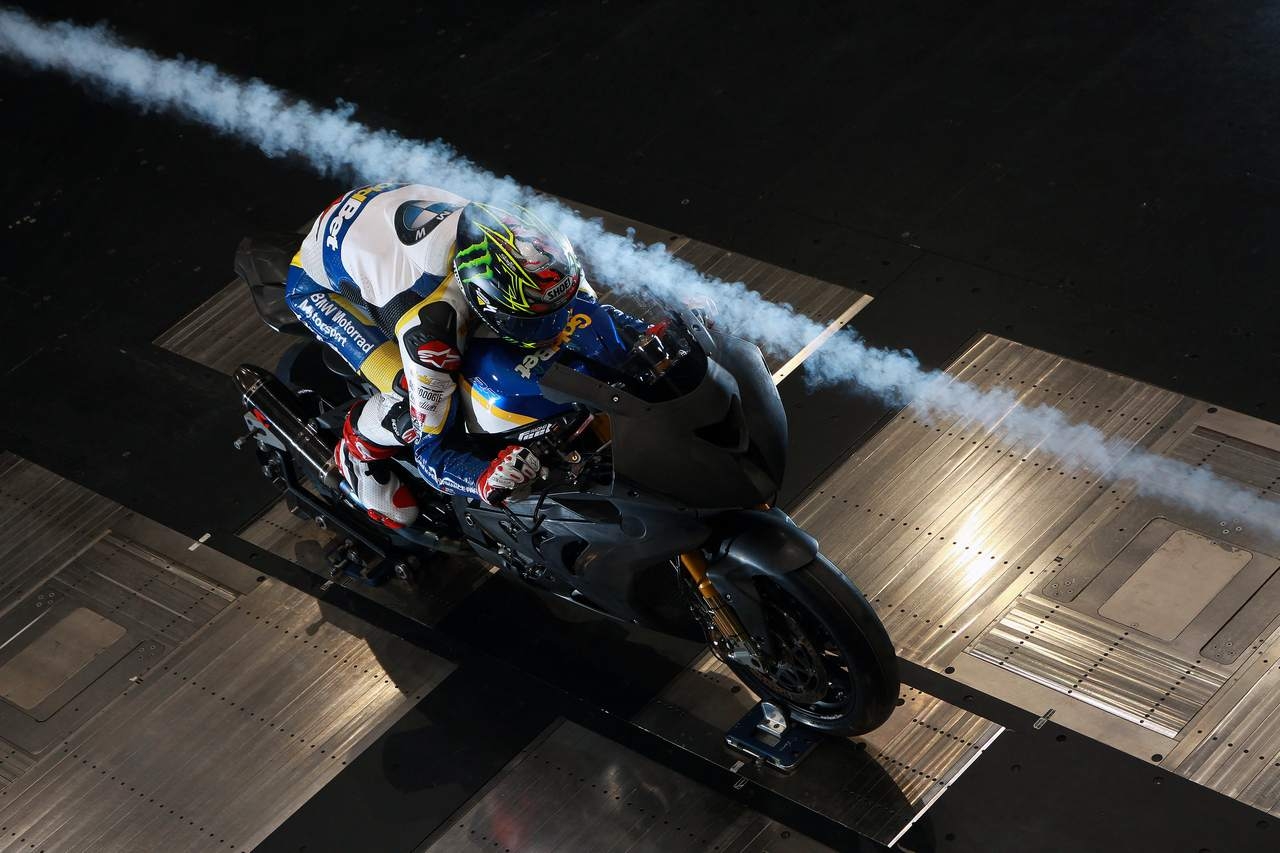 2013 Chaz Davies optimier BMW S1000RR im Windkanal bei BMW