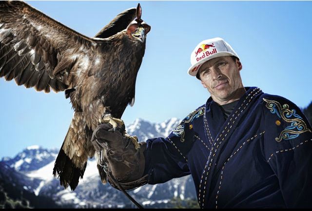 2011 Chris Pfeiffer mit Adler in Kasastan