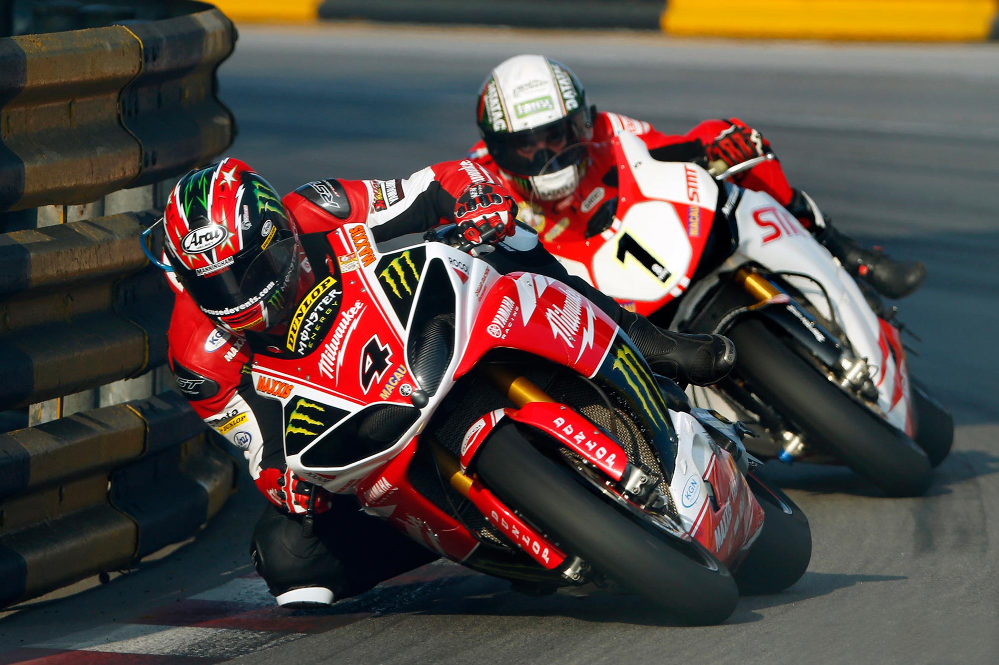 2013 Ian Hutchinson gewinnt vor Michael Rutter in Macau