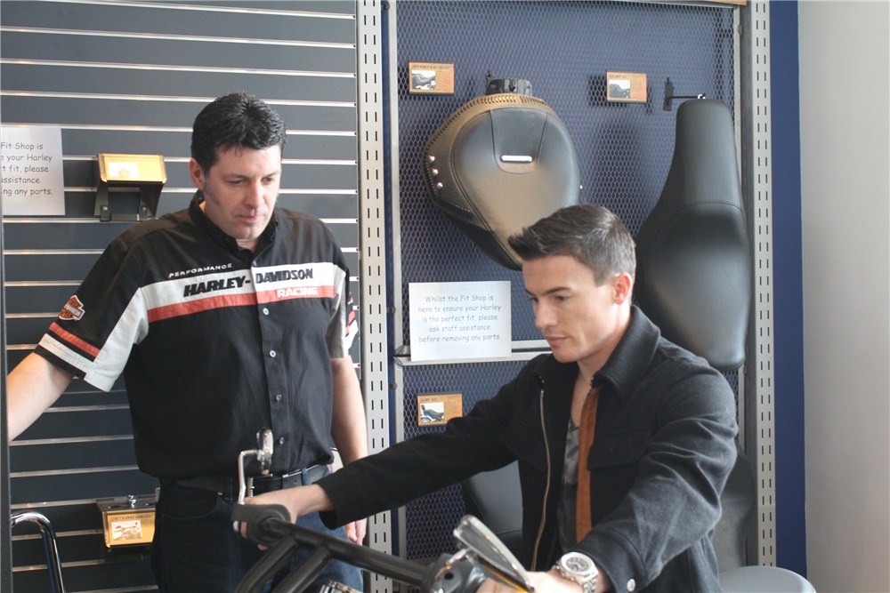 James Toseland kauft Harley in London