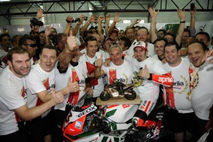 2010 Max Biaggi Team mit Caschi d'Oro Preis