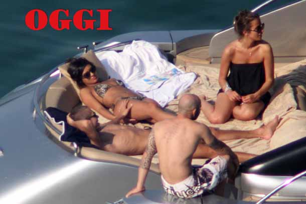 Valentino Rossi und Freundin Marwa sowie Freunde auf Yacht