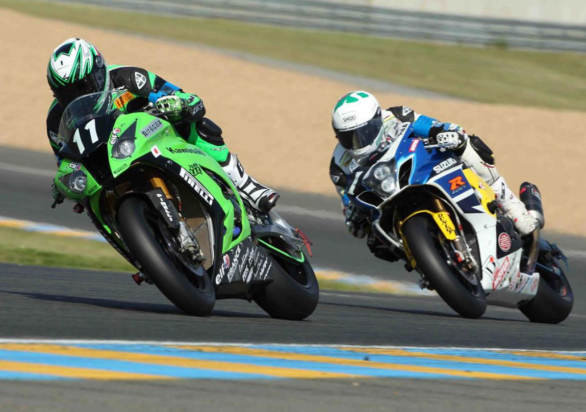 2011 Le Mans Suzuki SERT hinter Kawasaki